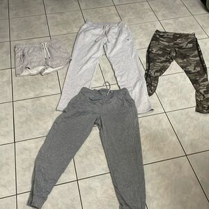 Women’s pants bundle (4)